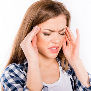 Dolor de cabeza tensional y migraña relacionados con tensión cervical y columna
